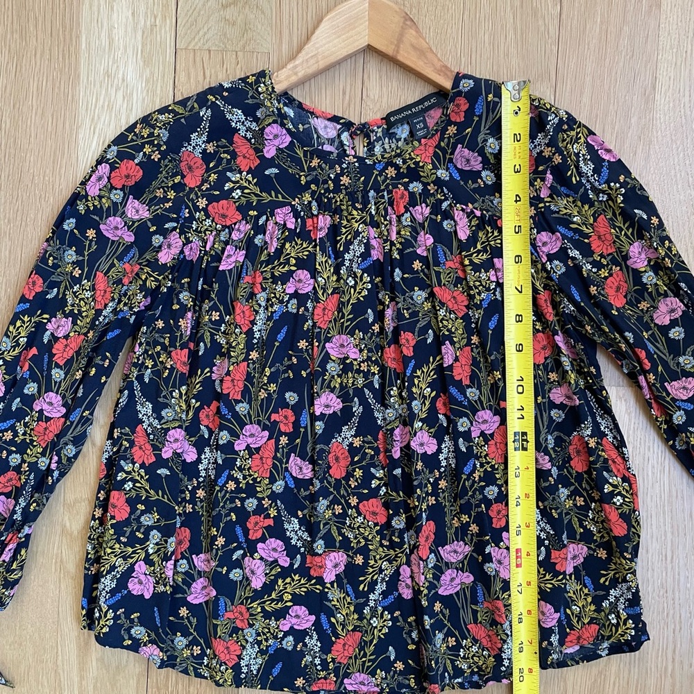 BANANA REPUBLIC Black Floral Blouse petite xs - Picture 6 of 9